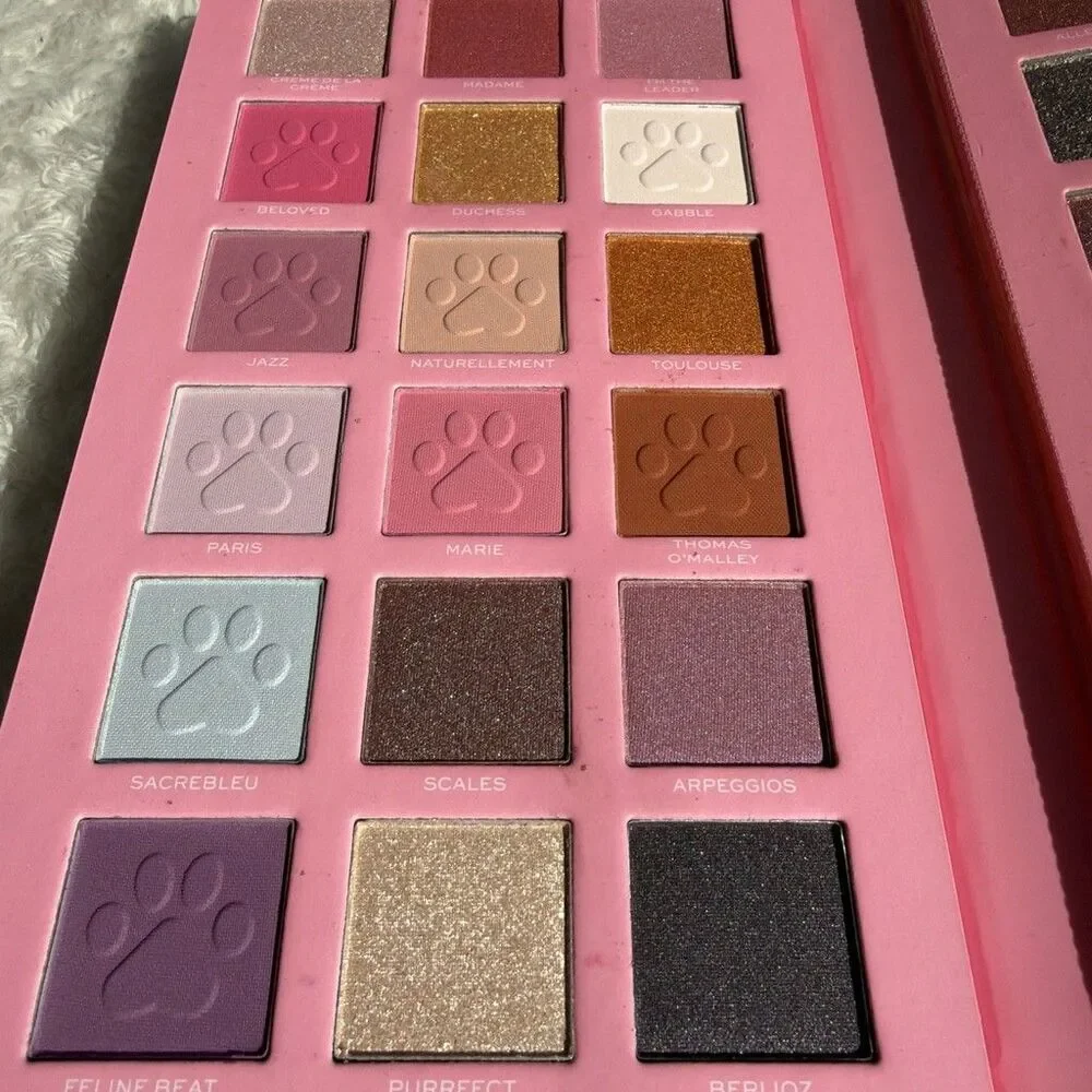 I Heart Revolution x Disney's The Aristocats Marie Stay Sassy Eye Shadow Palette